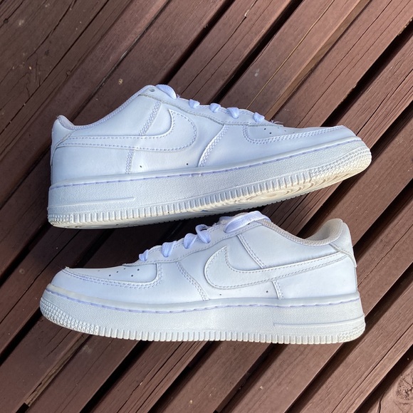 Nike Air Force 1 Low Size 5.5Y Triple White Kid’s Sneakers - Picture 7 of 13